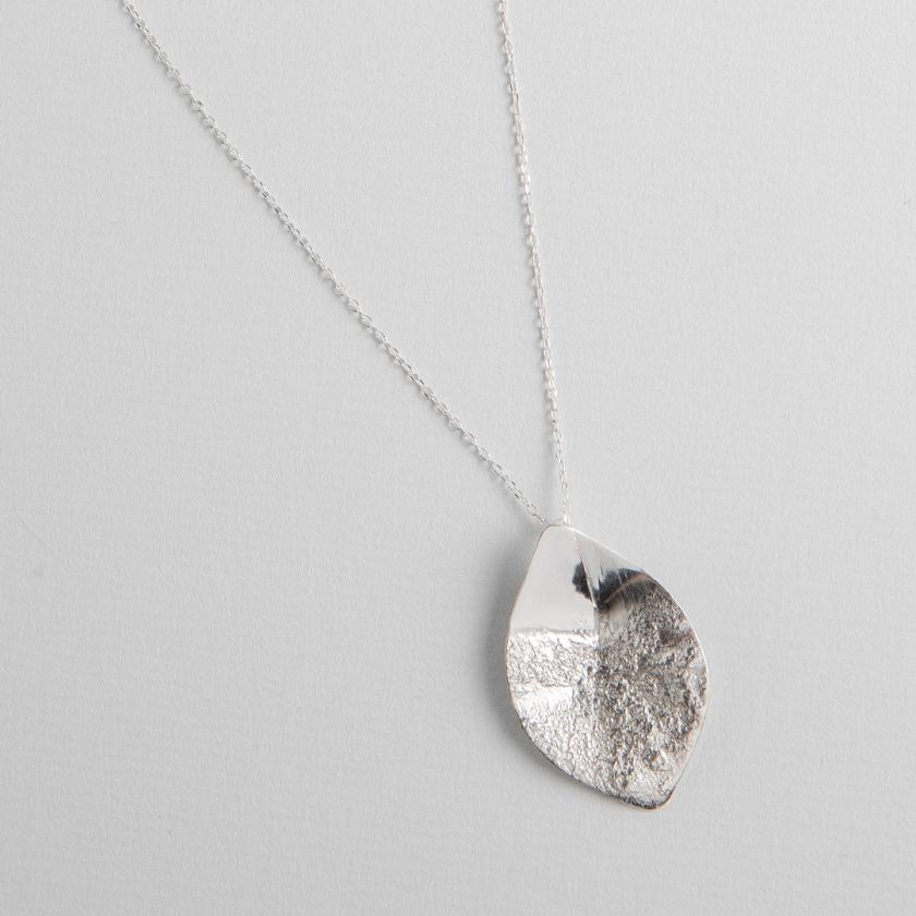 Ogrlica ASH LEAF sjajna mala
