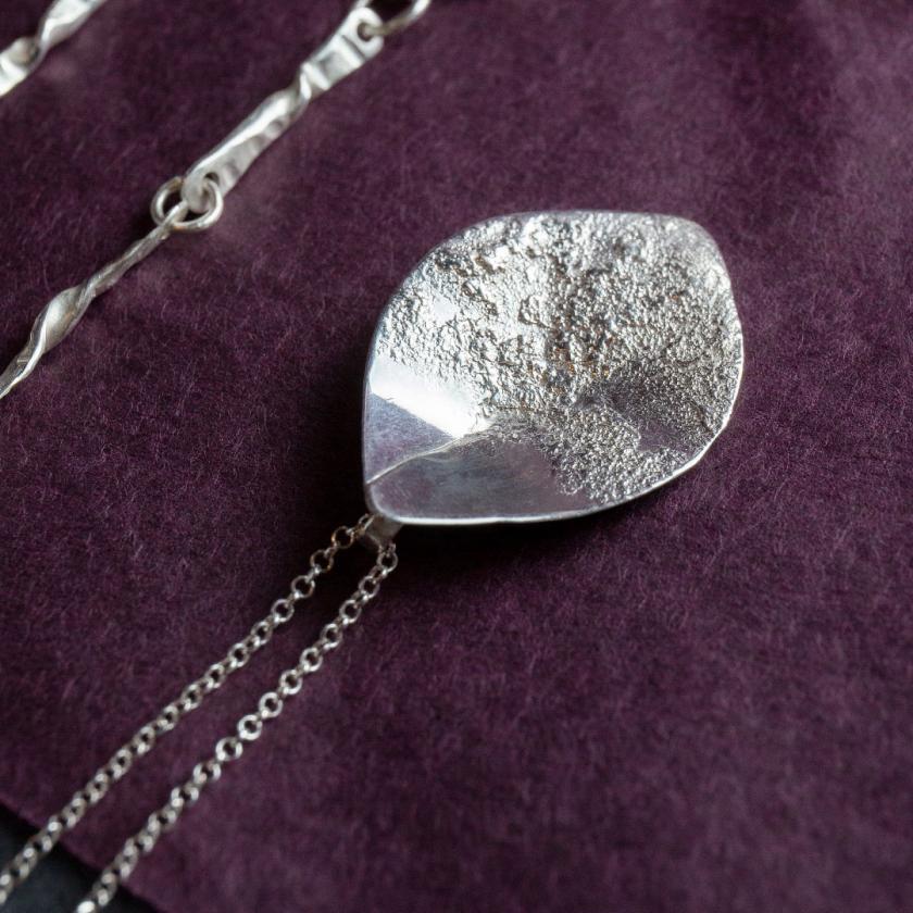 Ogrlica ASH LEAF sjajna mala
